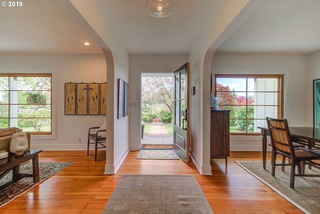 2240 SW Stephenson St - Photo 3 of 4