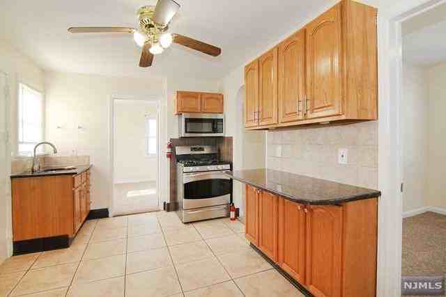 54 Jordan Ave - Photo 3 of 10