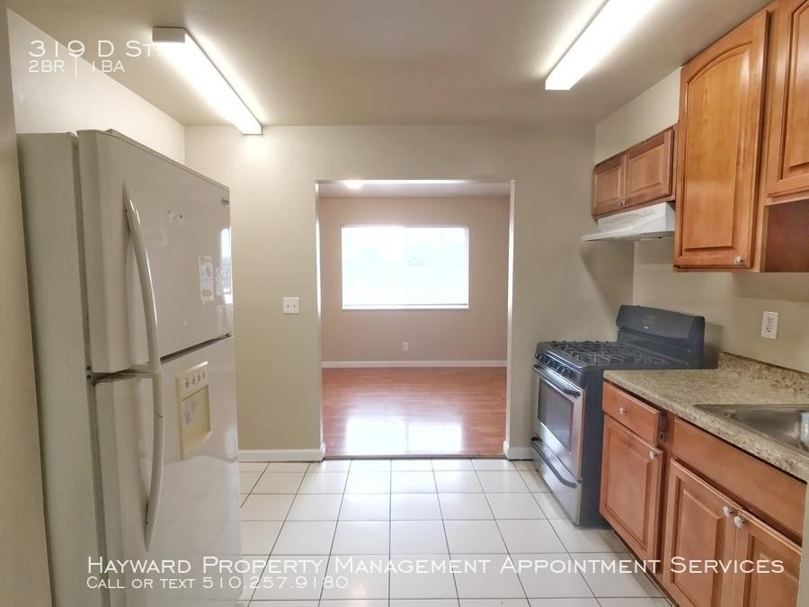 319 D St - Photo 3 of 8