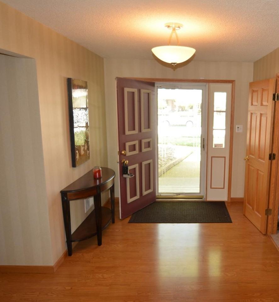 526 Ca Crest Dr - Photo 3 of 32