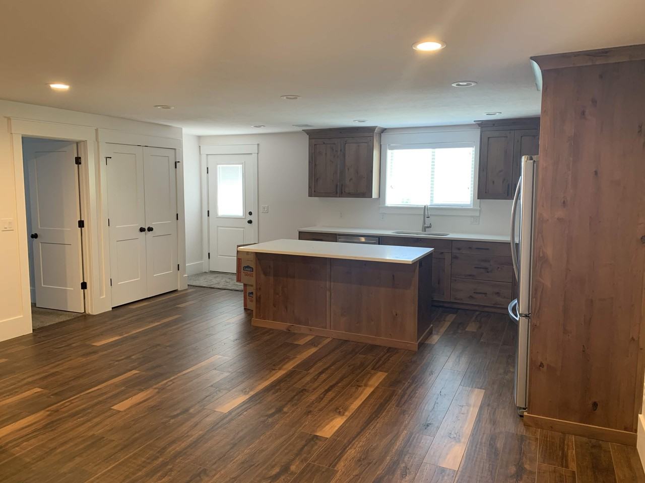 884 S Silvertree Ln - Photo 2 of 14