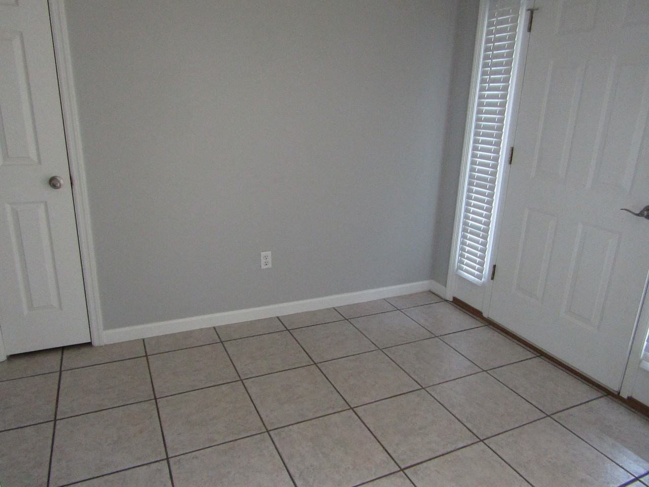 5222 Oak Dr - Photo 2 of 18