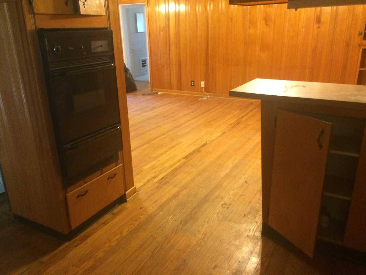 2213 32nd St - Photo 2 of 3