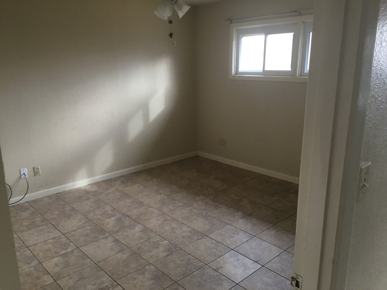 2107 35Th St - Photo 3 of 7