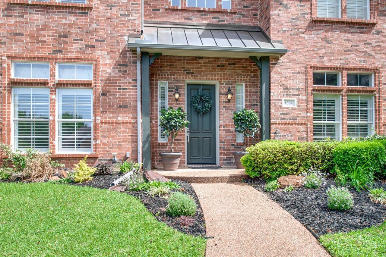 1304 Kings Brook Ct - Photo 3 of 29