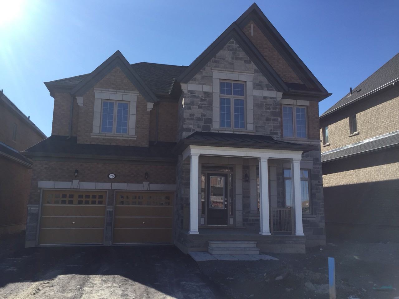 Davis Dr W, Newmarket, ON L3Y 4 Bedroom Apartment for Rent for 2,700