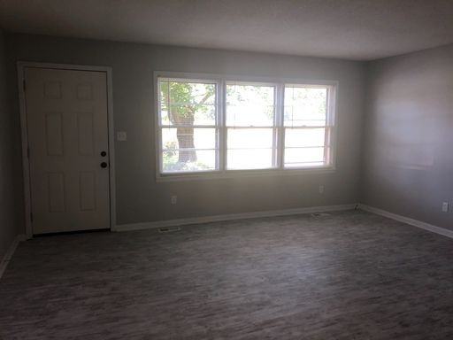 213 Lakeview Dr - Photo 2 of 12