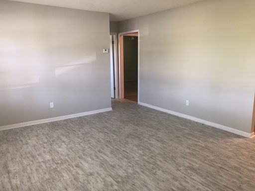 213 Lakeview Dr - Photo 3 of 12