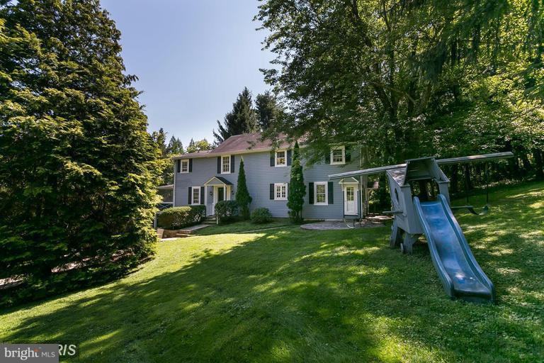 1717 Circle Rd - Photo 3 of 27