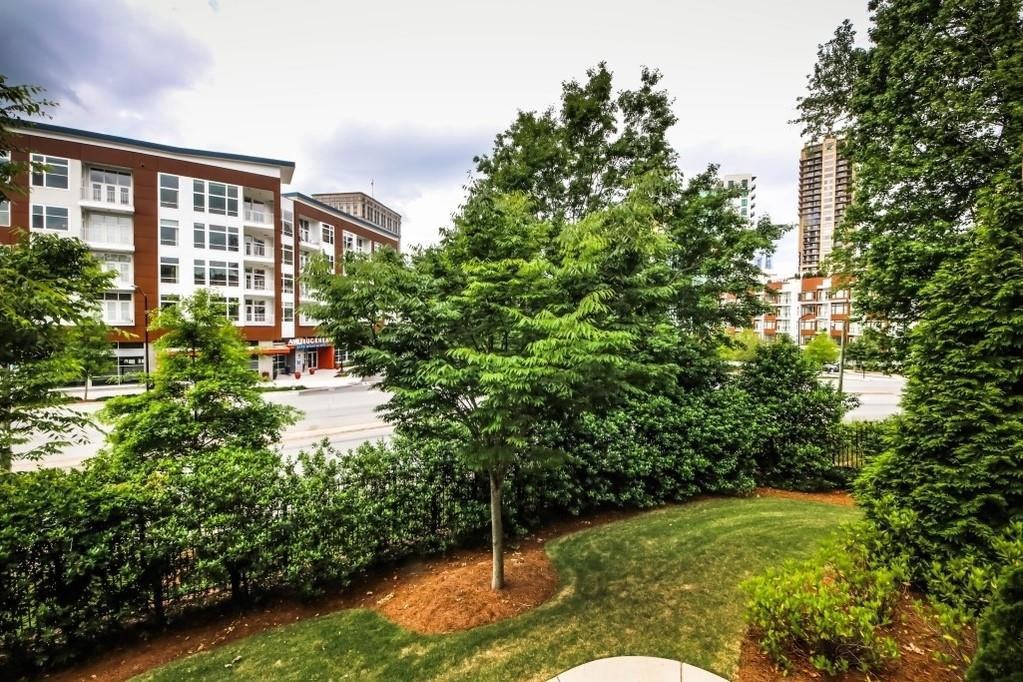 1004 E Paces Chase - Photo 3 of 30