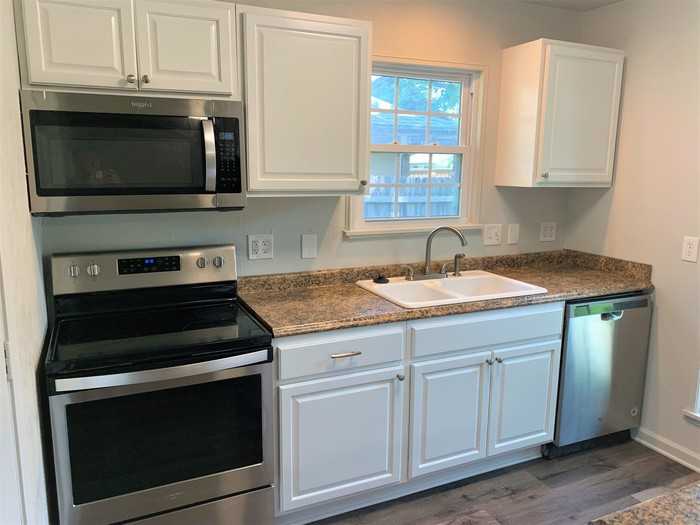 5544 Dunson Dr - Photo 3 of 31