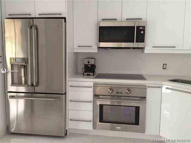 10021 NW 27th Ter - Photo 2 of 8