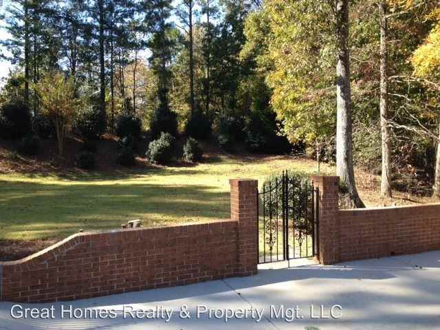 1020 Finnsbury Dr - Photo 3 of 32