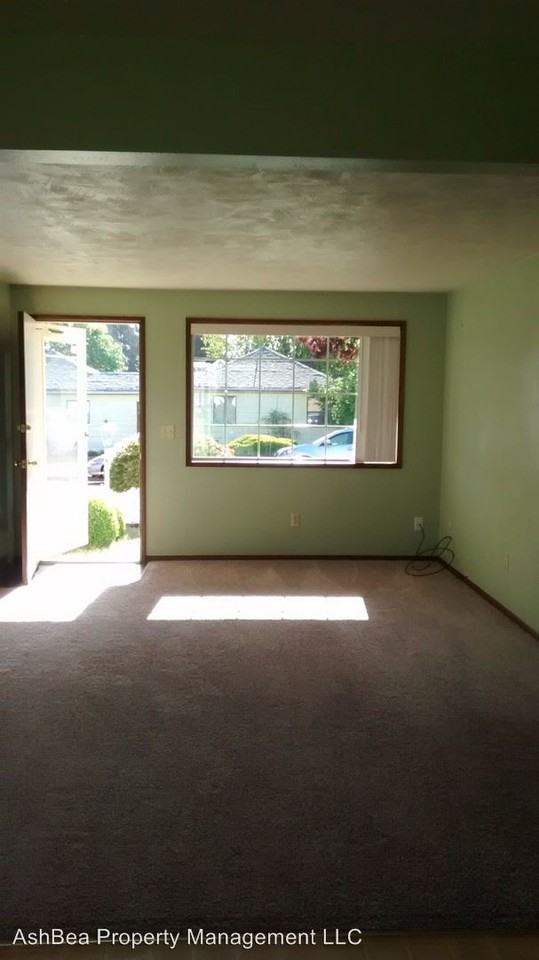 1491 SW Hill St - Photo 3 of 9