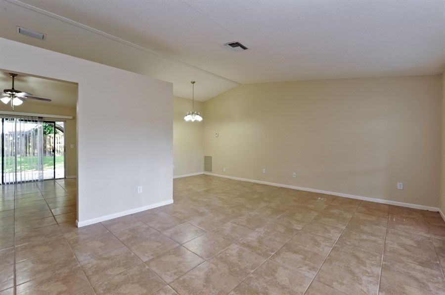 14510 Markland Greens Pl - Photo 3 of 20