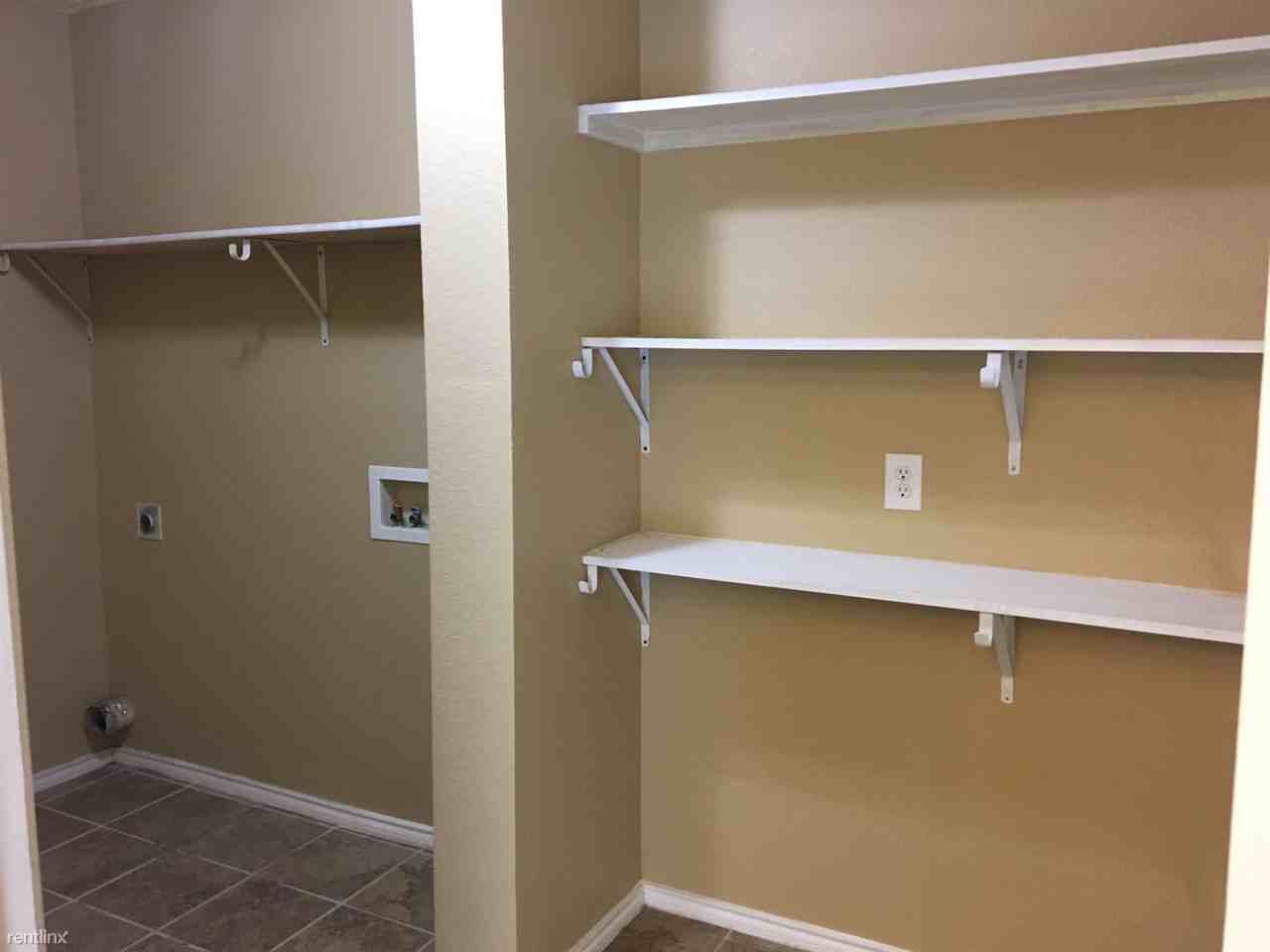 949 Canary Dr - Photo 3 of 8