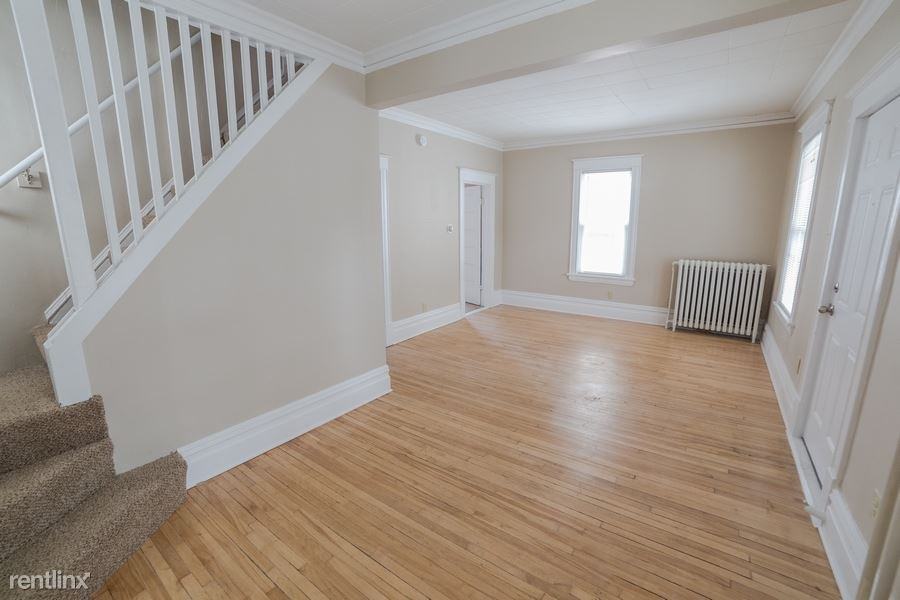 595 Hawthorne Ave E - Photo 2 of 10