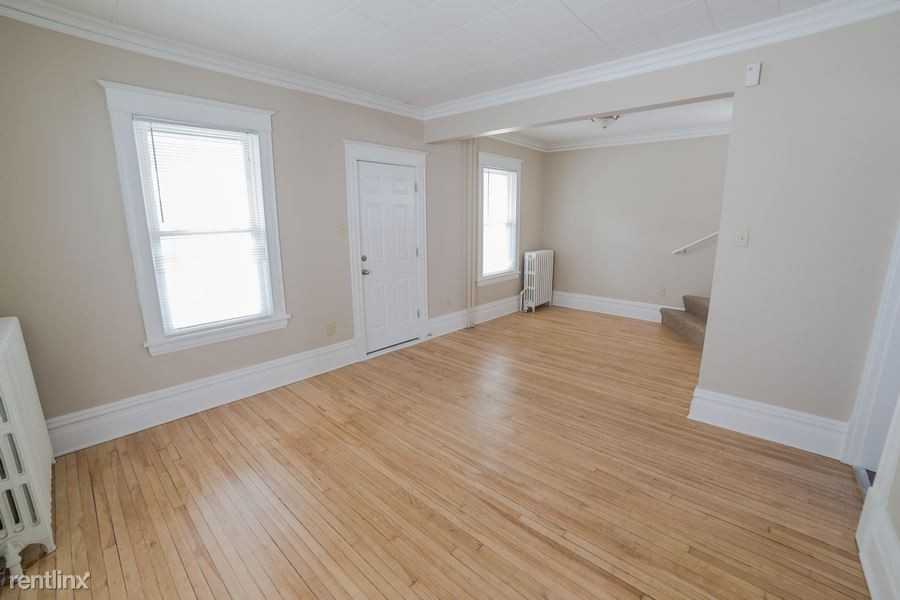 595 Hawthorne Ave E - Photo 3 of 10