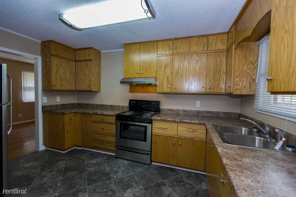 109 15th Court NW - Photo 2 of 12