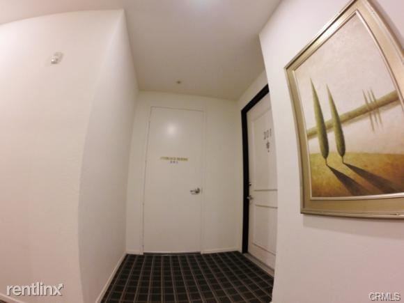 625 S Berendo St - Photo 2 of 9