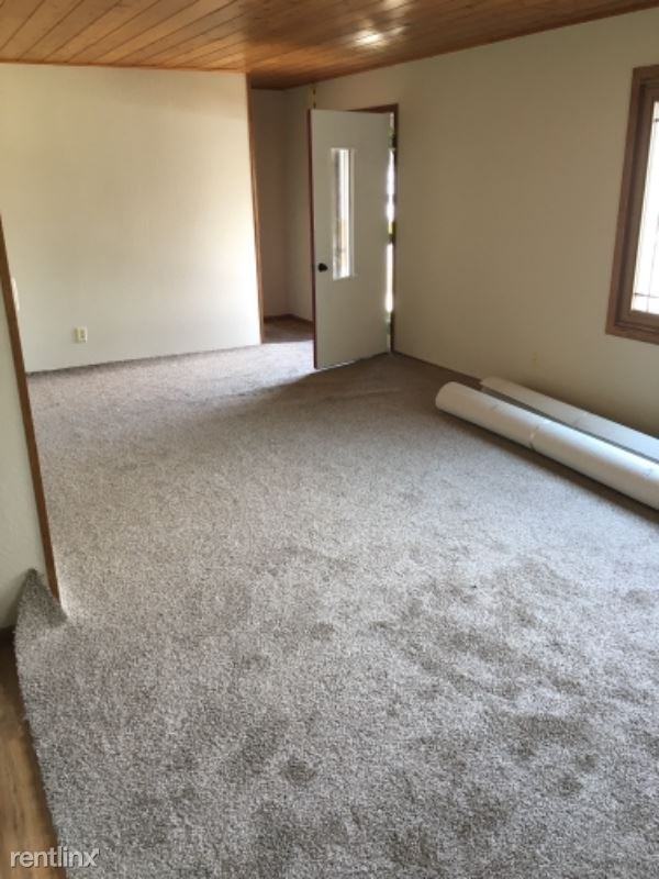 319 19th Ave N - Photo 3 of 13