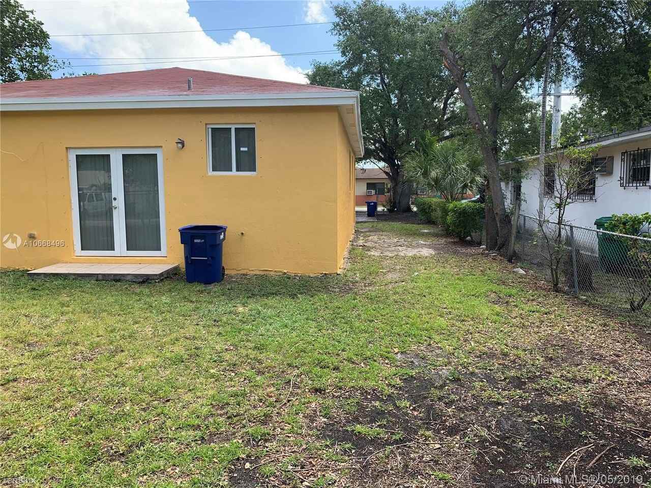 7720 NW 8th Ave #7720 - Photo 3 of 5