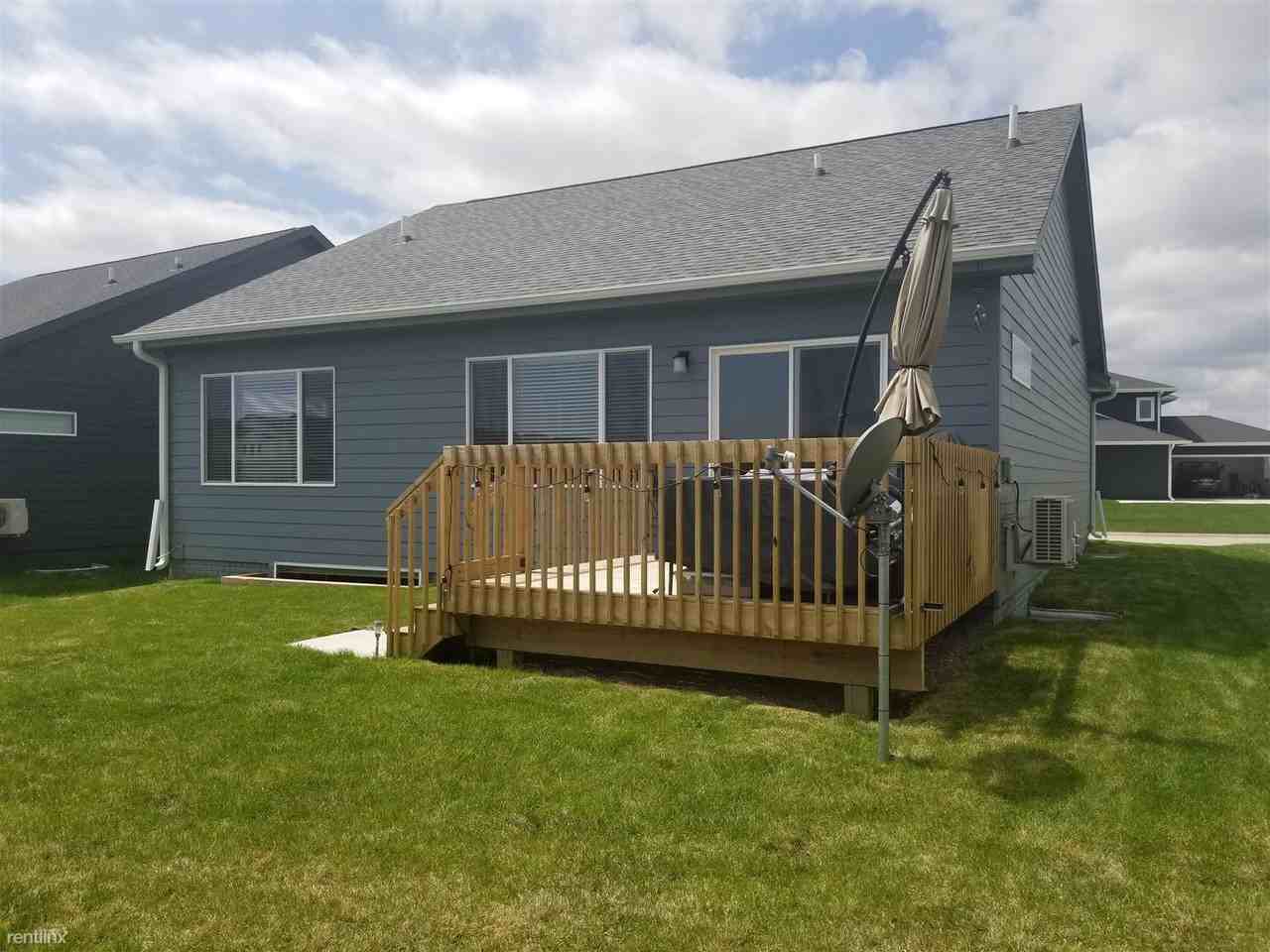1909 NE Little Beaver Dr - Photo 2 of 36