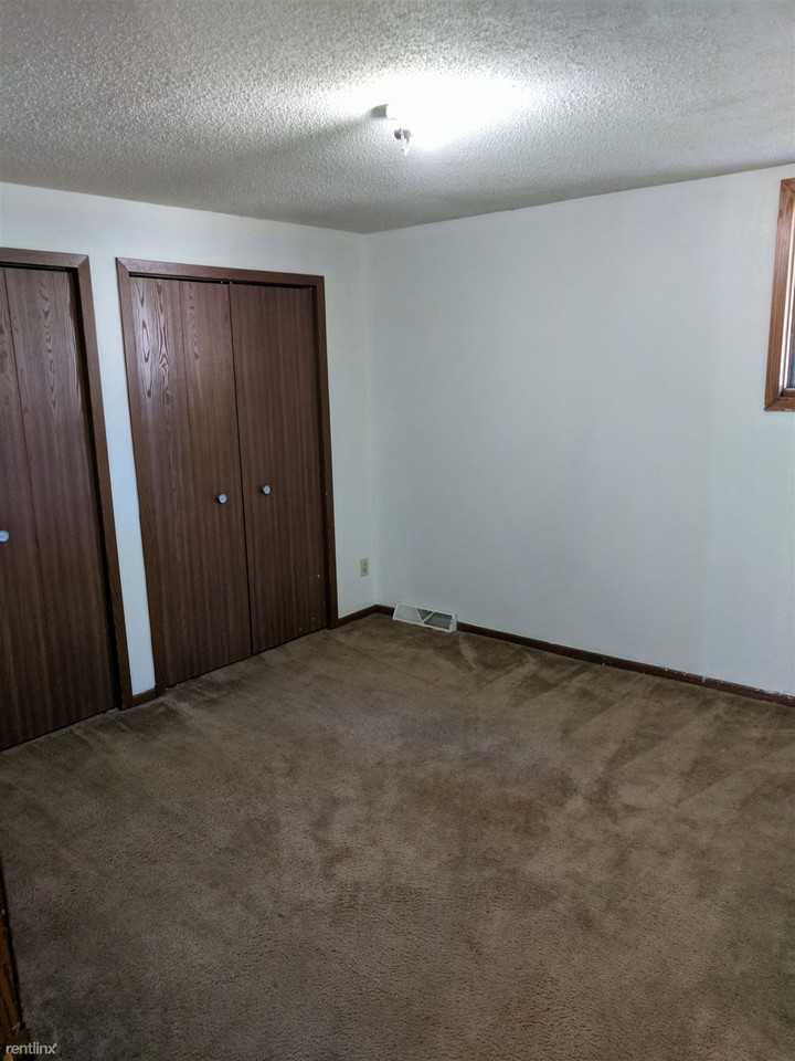 101 N Lincoln St - Photo 2 of 5