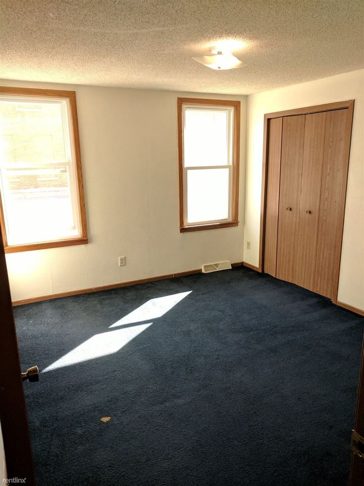 101 N Lincoln St - Photo 3 of 5