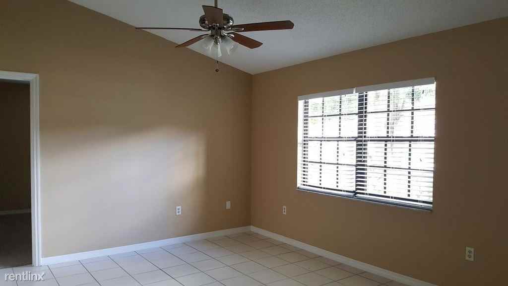 13371 Maureen Ave - Photo 2 of 9