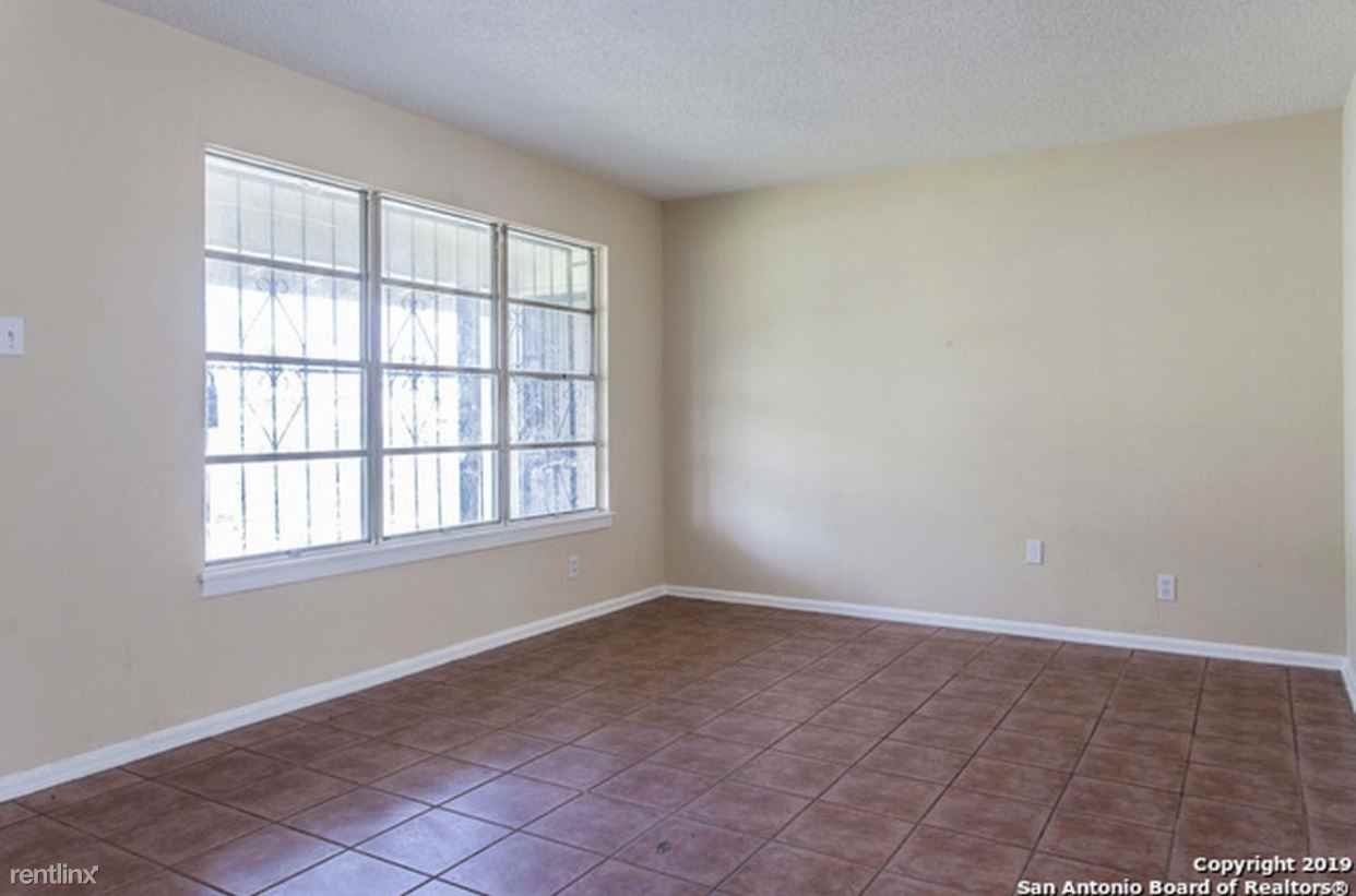 246 Stolnet St - Photo 3 of 33