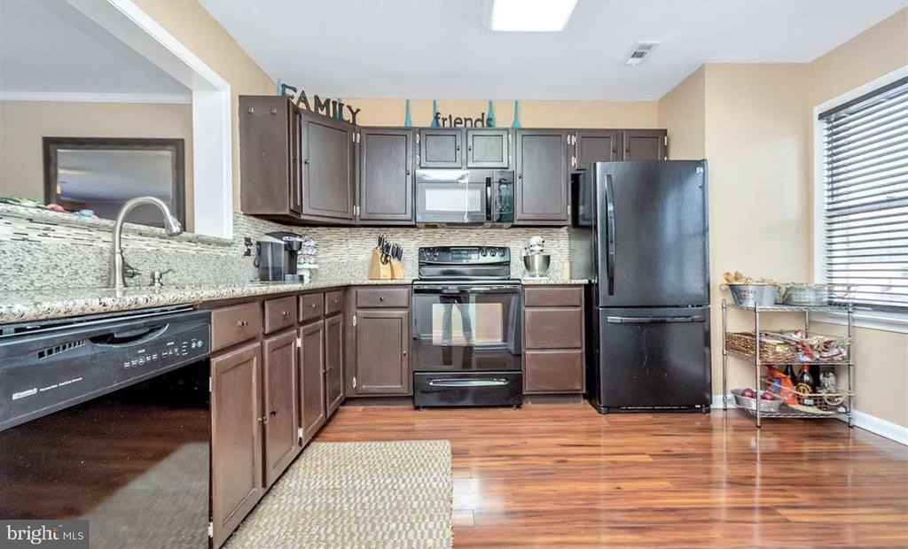 16370 Heritage Pines Cir - Photo 3 of 19