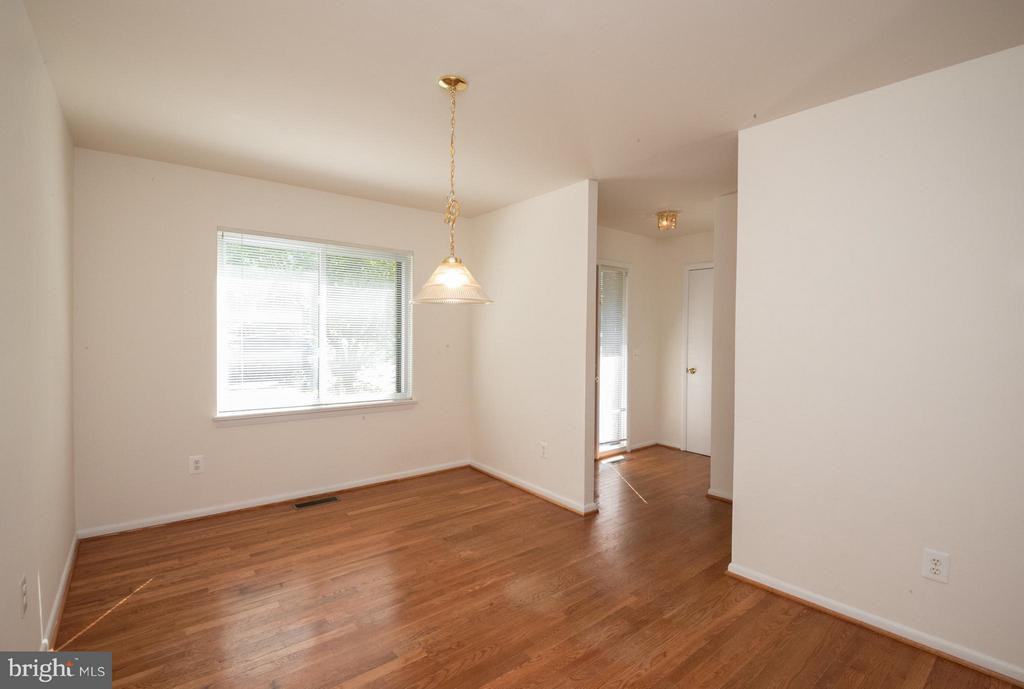 2149 Colts Neck Ct - Photo 3 of 30