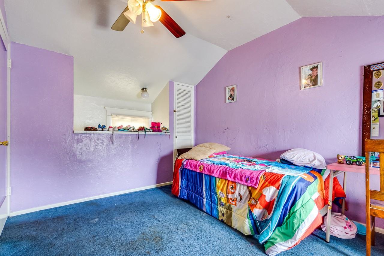 201 E Eagle St - Photo 2 of 15