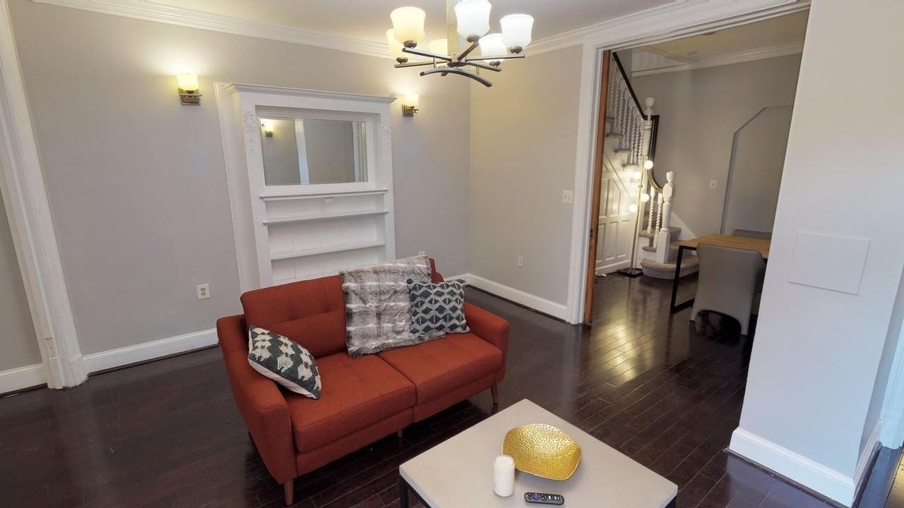 Beautiful Bloomingdale home with amazing city views - Photo 4 of 16