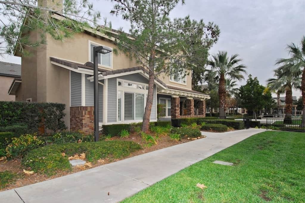 6287 Oakfield Ct - Photo 2 of 19