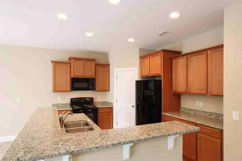 45 Standing Oaks Ln - Photo 3 of 18