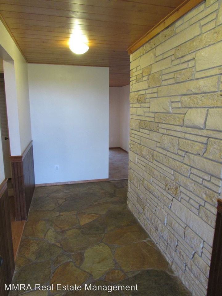 2204 Vining St - Photo 3 of 20