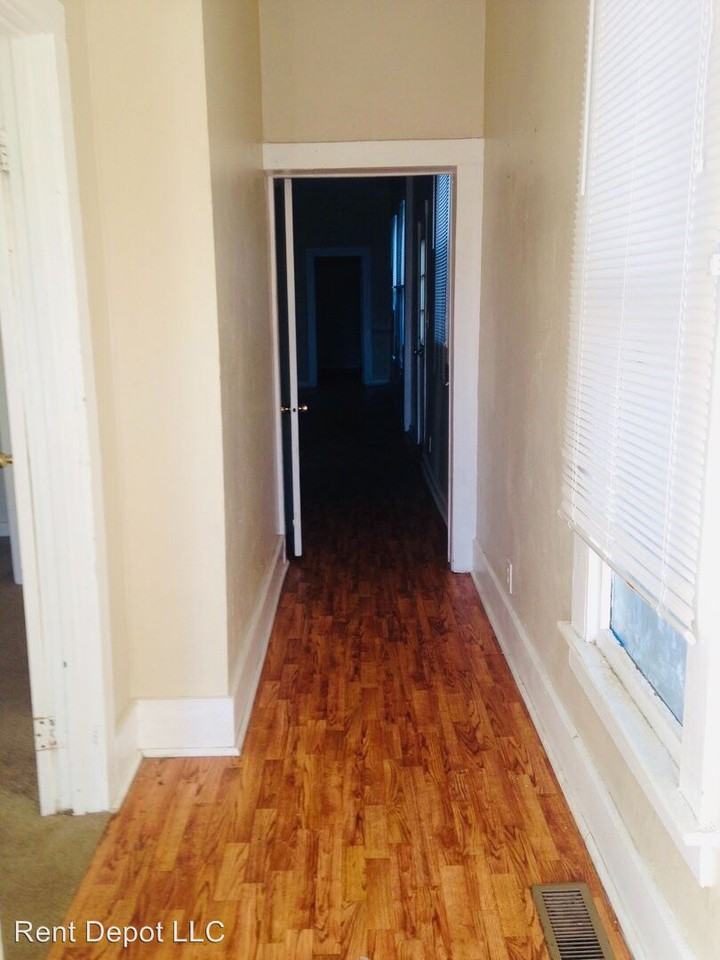 2527 W Illinois St - Photo 2 of 9