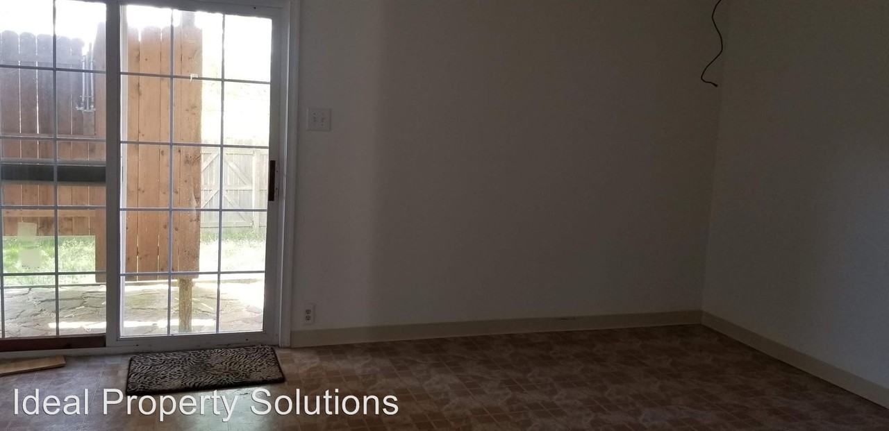 703 S Spinnaker Ln - Photo 3 of 15