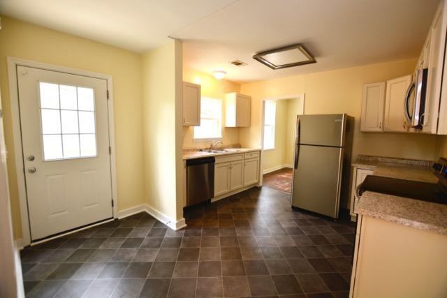 1541 Balsam St - Photo 3 of 16