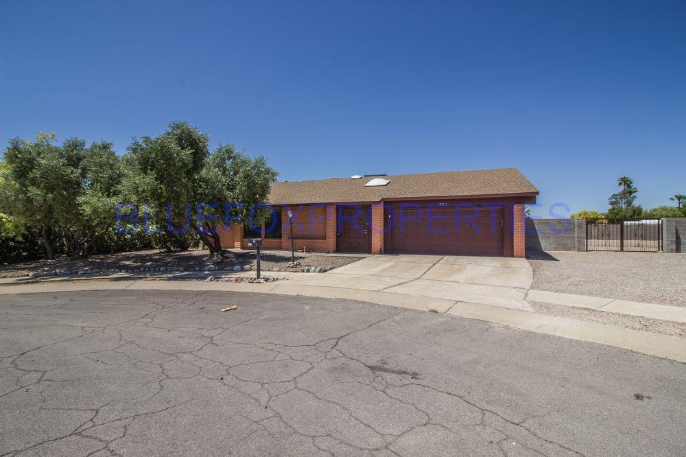 7811 N Nicole Pl - Photo 3 of 39