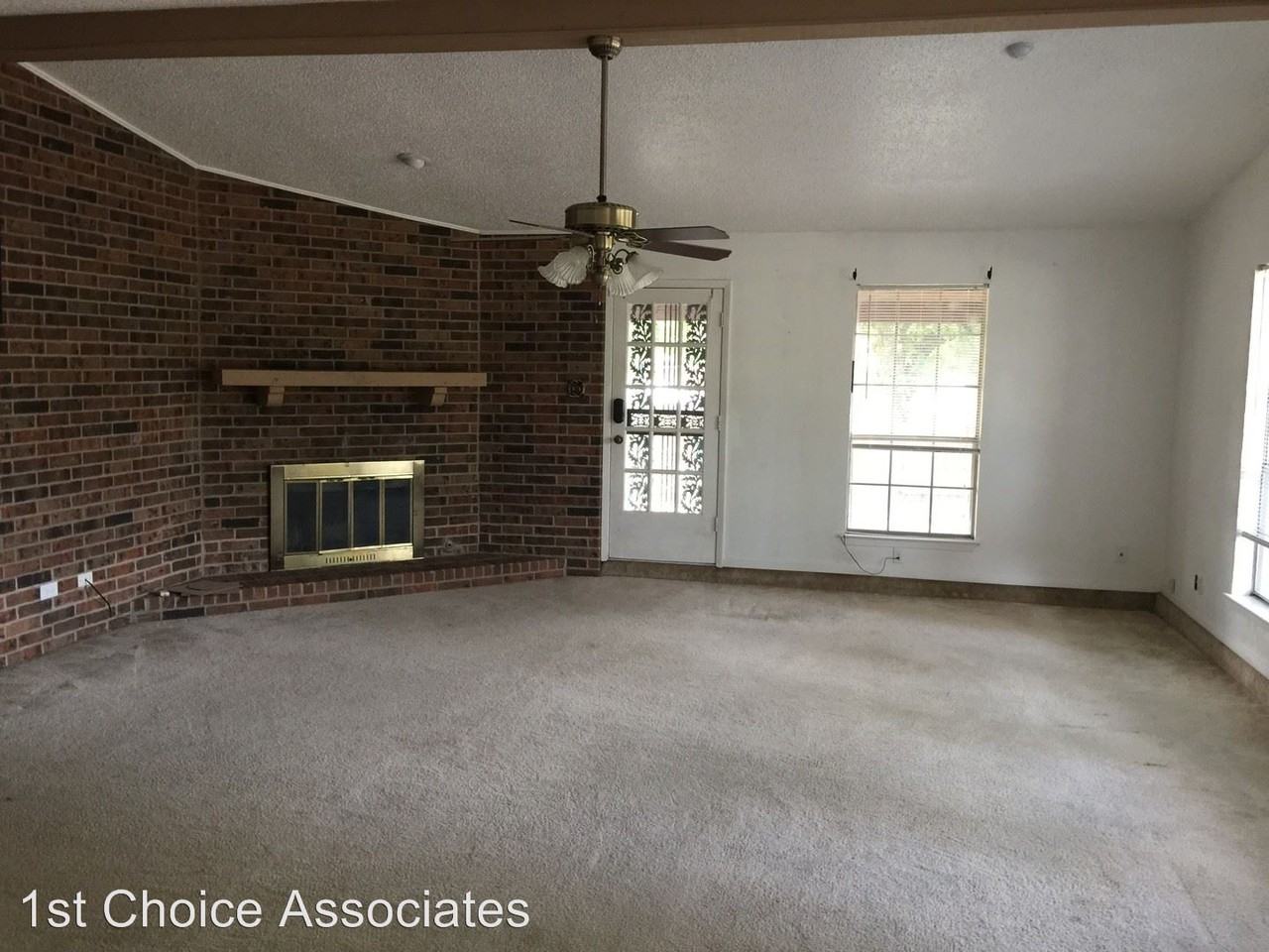 261 Timberlake Dr - Photo 2 of 5