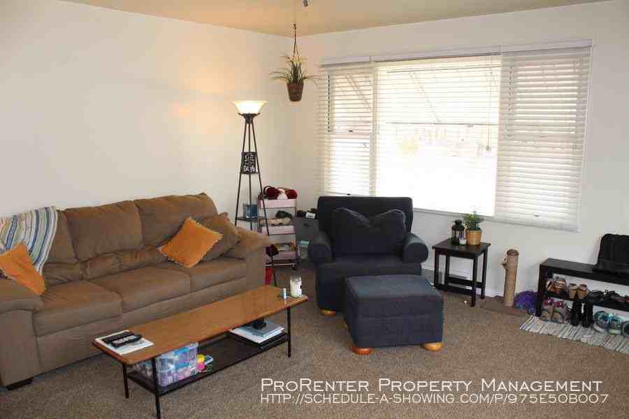 2338 Van Buren Ave - Photo 3 of 11