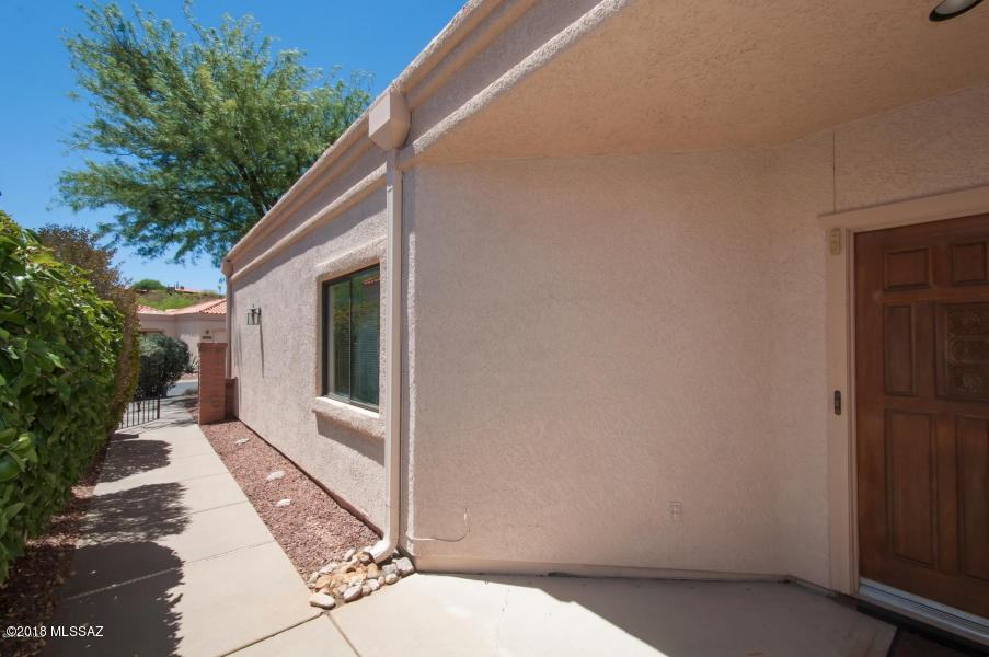5566 N Largo Papavero - Photo 2 of 25