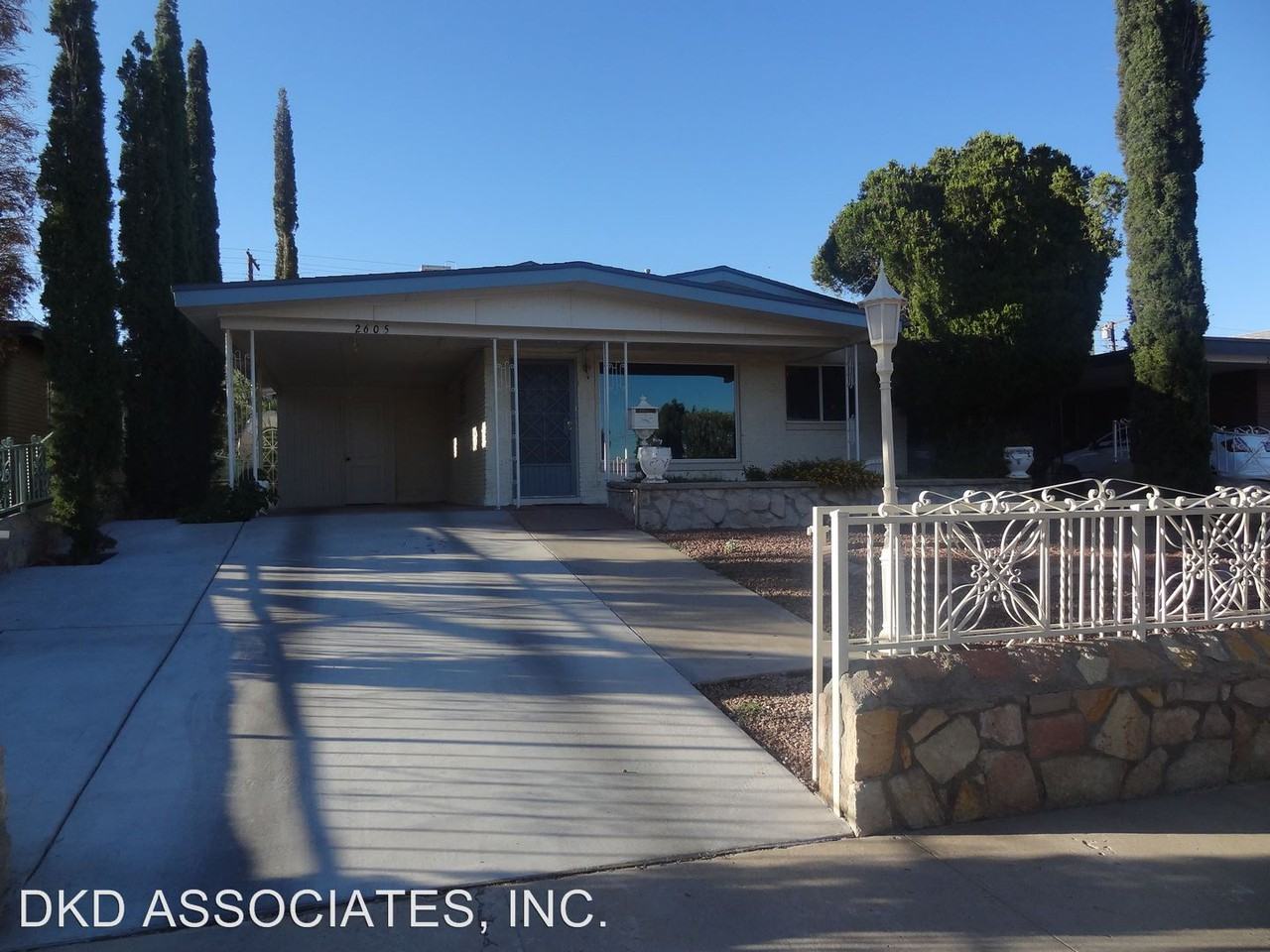 2605 Mountain Ave - Photo 2 of 31
