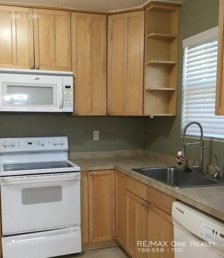 1509 N L St - Photo 3 of 6