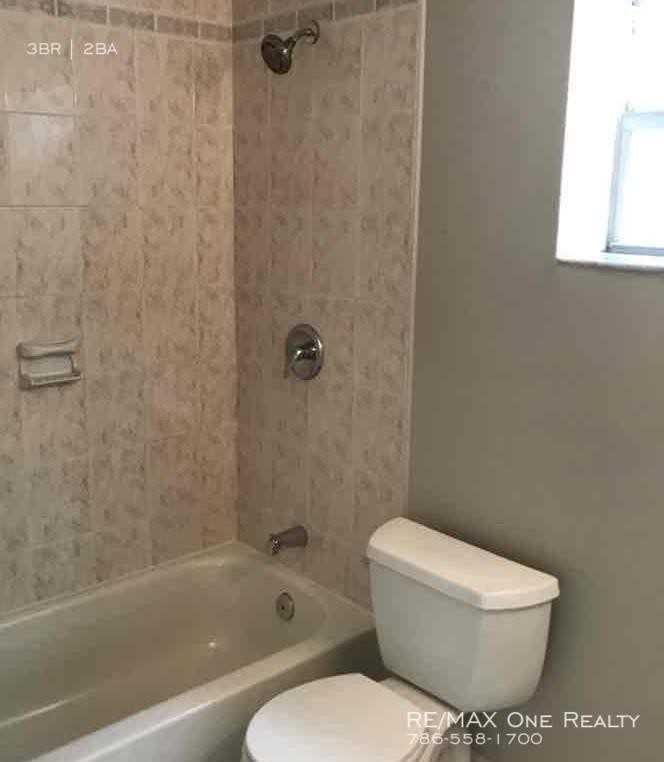 1611 SW 63rd Terrace - Photo 2 of 8