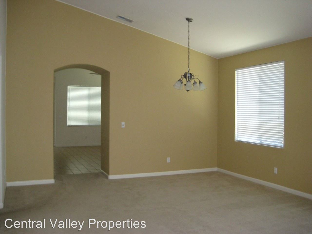 621 Tulare Ct - Photo 2 of 7