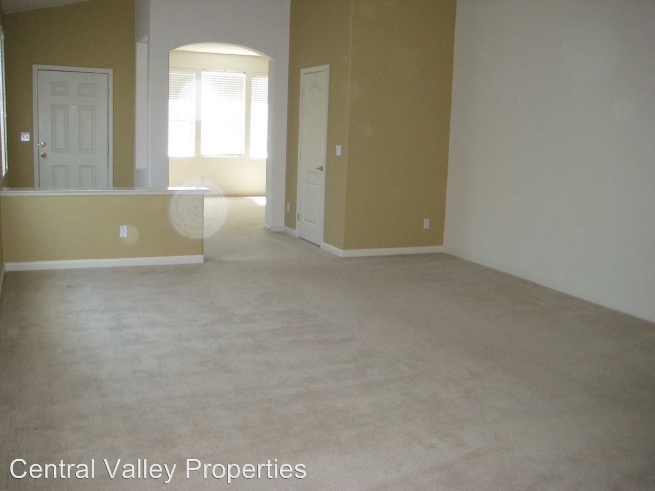 621 Tulare Ct - Photo 3 of 7